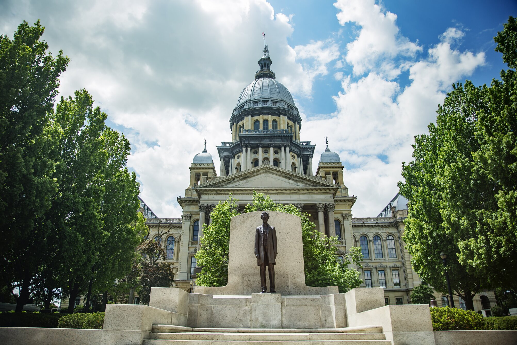 Capitol building in Springfield, IL