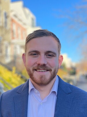 headshot Evan Keller